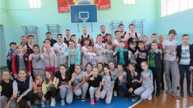 Баскетбольная команда «Чебоксарские ястребы» организовала мастер-класс ученикам школы №38