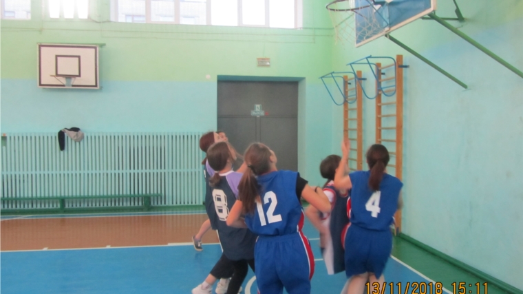 В Калининском районе проходит первенство по баскетболу среди школьников