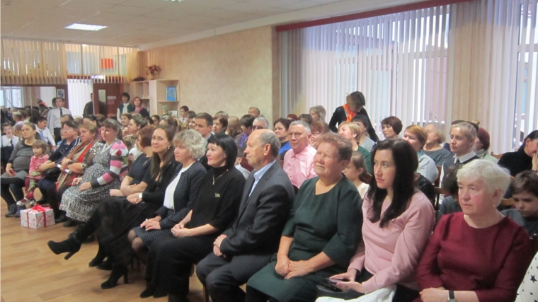 В Калининском районе г. Чебоксары поздравили всех мам с «профессиональным» праздником