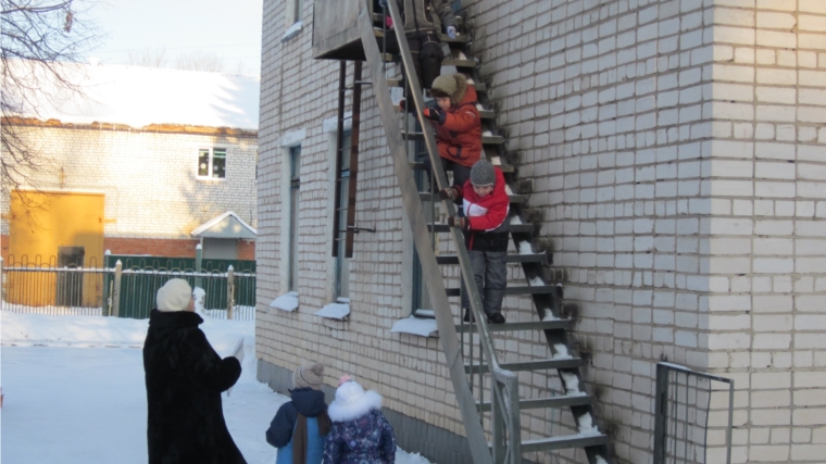 Калининский район: пожарная безопасность в новогодние праздники – на особом контроле