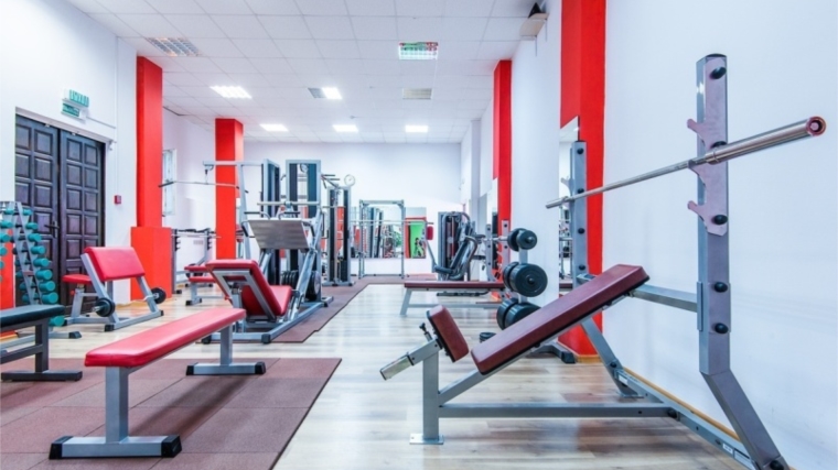Калининский район: 57 «трудных» подростков укрепят свое здоровье в тренажерных залах