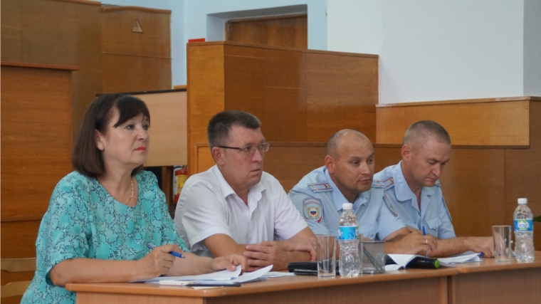 Калининский район: на заседании антитеррористической комиссии – о безопасности на День города и подготовке к учебному году