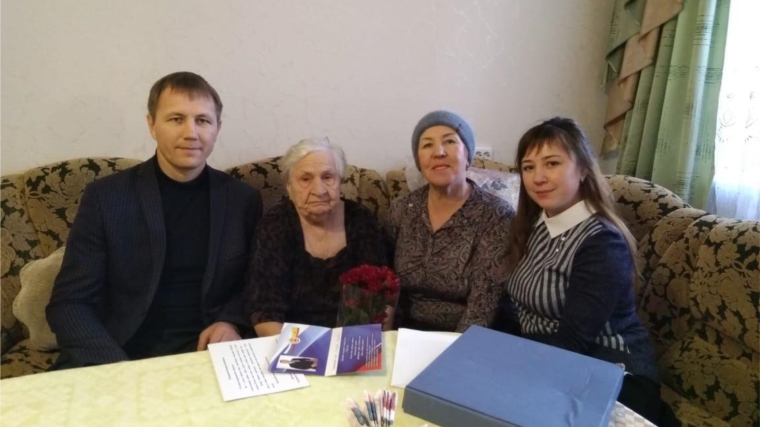 Долгожительница ТОС «Звездный» получила поздравительный адрес от имени Президента России