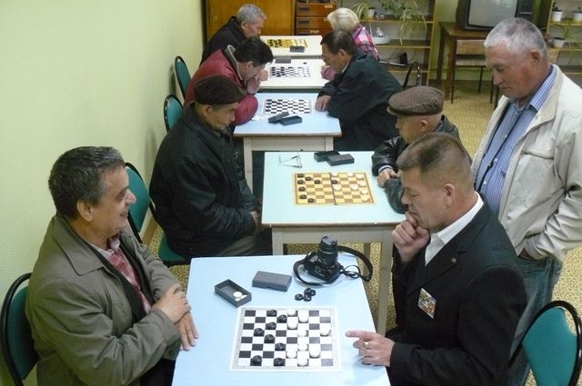 В Калининском районе г. Чебоксары состоялось первенство по шашкам и    шахматам  среди ветеранов войны, труда и спорта 