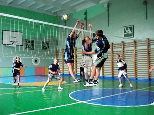 В предварительных играх первенства Калининского района г. Чебоксары по волейболу определились лидеры
