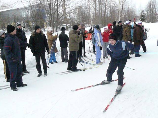 14:35 В преддверии «Лыжни России» соревнования по лыжным гонкам выявили сильнейших спортсменов среди школьников Калининского района столицы