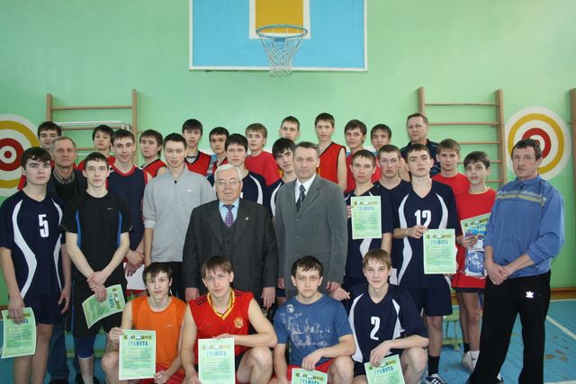 В рамках республиканской акции «Молодежь за здоровый образ жизни» состоялась матчевая встреча по волейболу на призы заслуженного учителя Чувашской Республики