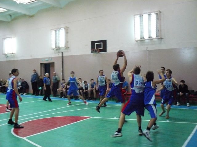 11:49 Молодежь выбирает спорт: в Калининском районе г. Чебоксары стартовали финальные игры первенства по баскетболу среди школьных команд юношей