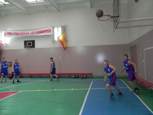 В поддержку республиканской акции «Молодежь за здоровый образ жизни» баскетболисты Калининского района столицы выбирают девиз «Спорт вместо наркотиков»