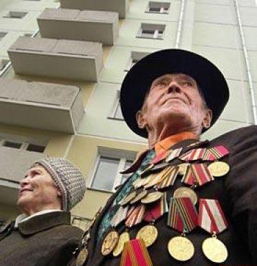 42 ветерана Великой Отечественной войны, проживающих в Калининском районе столицы, улучшили жилищные условия 