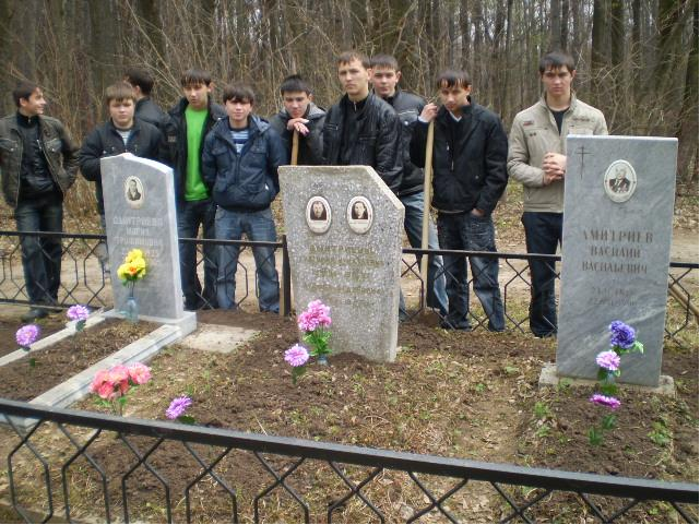 Юные чебоксарцы отдают дань уважения ветеранам Великой Отечественной войны 