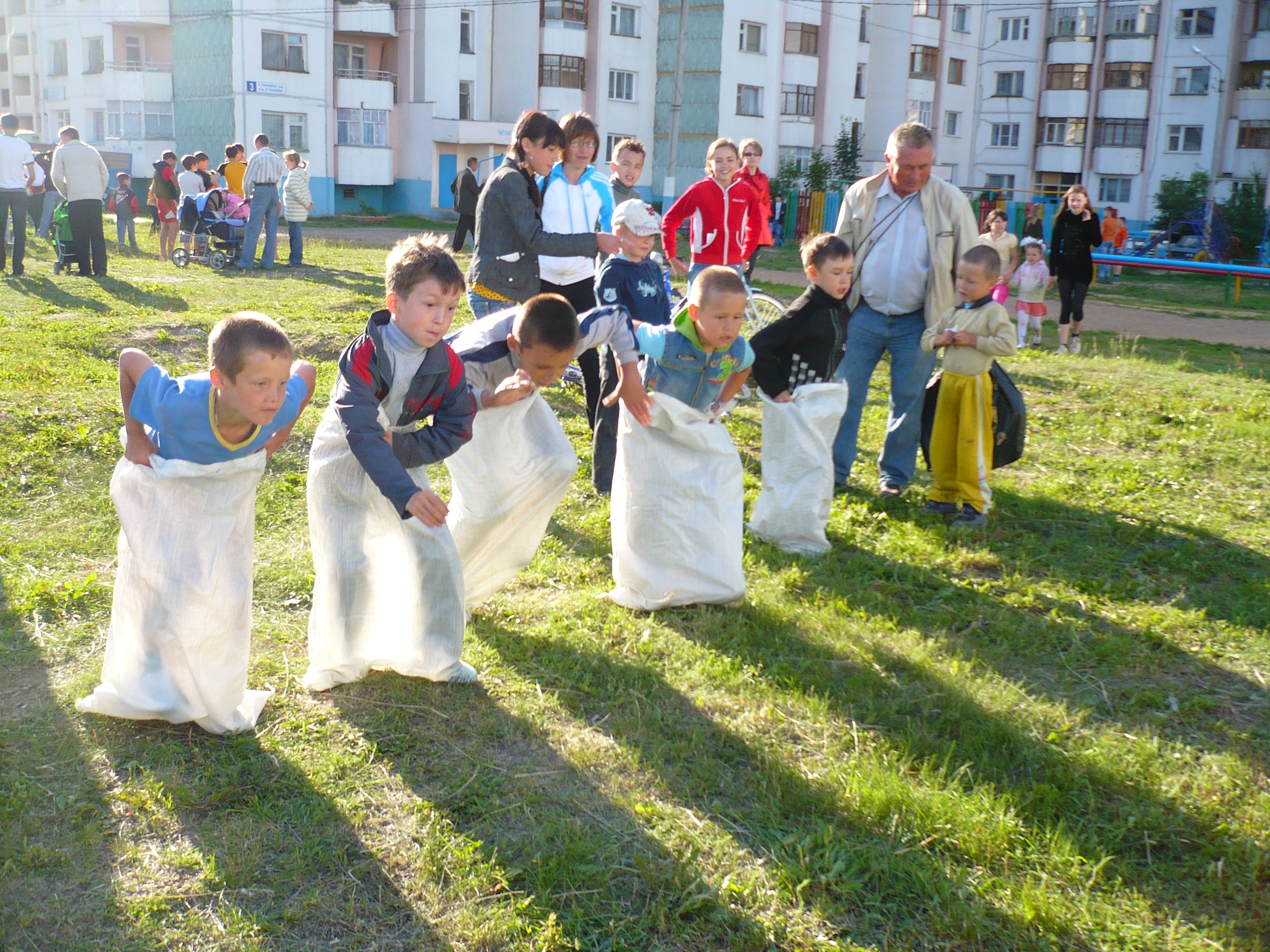 Спортивные семьи Калининского района столицы отметят праздник Дня семьи, любви и верности спортивными достижениями