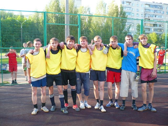 В рамках празднования Дня Республики в Калининском районе г. Чебоксары проходит турнир по мини-футболу