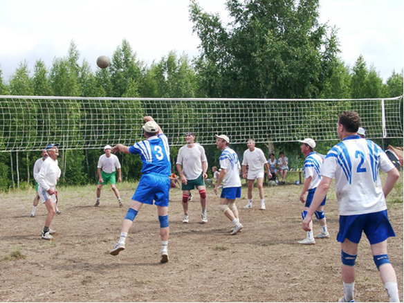 Туристско-спортивный фестиваль «Лето - 2010» собирает волейбольные команды ветеранов